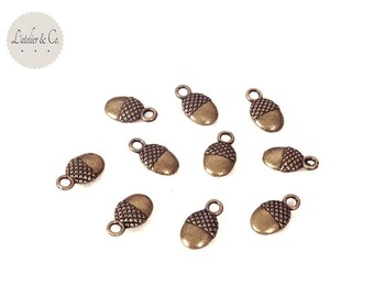20 charms 12x7mm nutty Acorn Christmas winter forest christmas NOEL B12