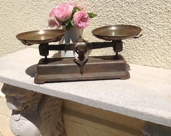 Vintage French Balance Scale. Antique French Kitchen Decor in Cast Iron With Rich Aged Authentic Patina with Trays. Portee 5kg Scale