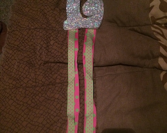 Letter "L" hairbow holder