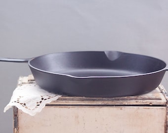 Lodge #14, 15-1/2" skillet in great condition, manufactured in the 1950's, Cast Iron