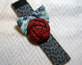 Quilters Gift, Flower Pin Cushion, Pin Cushion, Rose Bracelet, Wrist Corsage Pin Cushion, Sewing Gift - PC-9