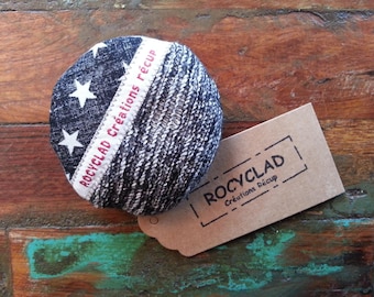 Small brooch Rocyclad upcycled Creations
