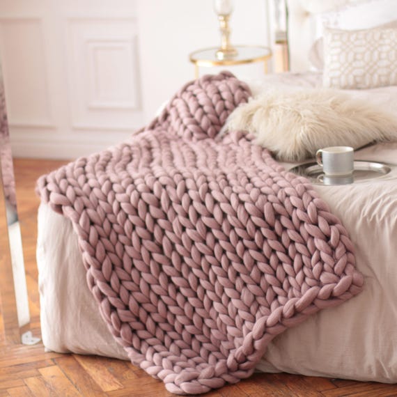 Wool Hugs Dusty Pink Chunky Knit Blanket. Pink throw blanket.