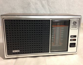 GE Radio AM/FM Model # 7-4115B Vintage 1980
