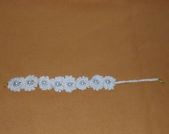Crochet bracelet beige with pearls and flowers