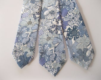 SHIPS IMMEDIATELY, Blue skinny tie, fall skinny tie, fall necktie, liberty of london, liberty print tie, wedding tie, floral tie