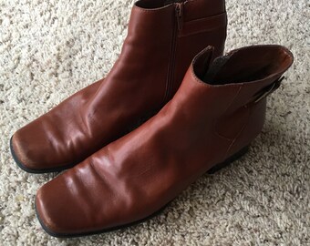 90s Beautiful Brown Leather Ankle Boots size 10