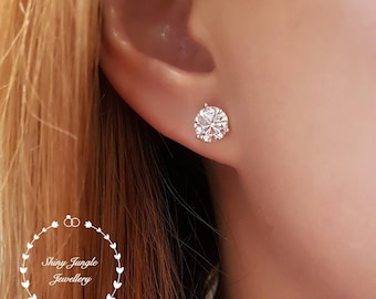 Diamond stud earrings, 0.5 and 1 carat equivalent diamond simulant stud earrings, 925 Sterling Silver, 5 mm & 7 mm size