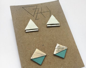 2x Triangle studs in gold and turquoise