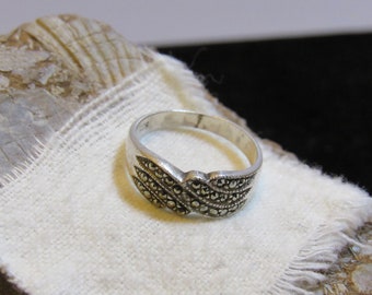 Love easy with this Ring marked 925