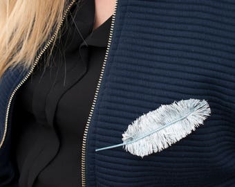 Feather brooch: Robin blue