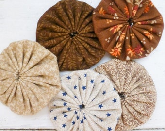 Quilting yo-yos, yo yo quilt, floral fabric, sewing yo-yos, brown fabric yo yos, ready to ship, handmade, cotton fabric