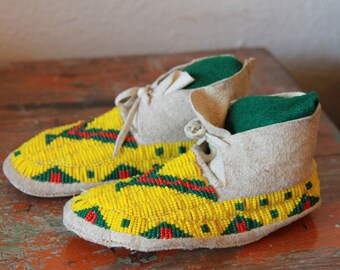 Vintage Native American Moccasins, Children's Beaded Moccasins - ON SALE!