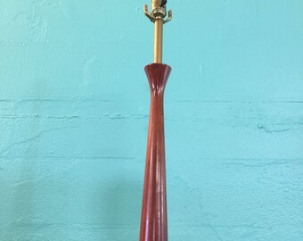 Vintage 1960s Walnut Mid Century Modern Table Lamp In The Style of Gerald Thurston For Lightolier