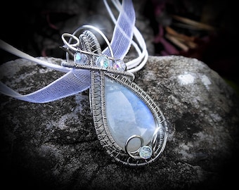 Moonstone wire wrapped pendant / Wire wrapped pendant / Wire wrap jewelry / Stainless steel jewelry / Elegant jewelry