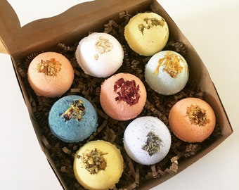 Bath Bomb Gift Set: the Bombshell with 9 assorted bath bombs