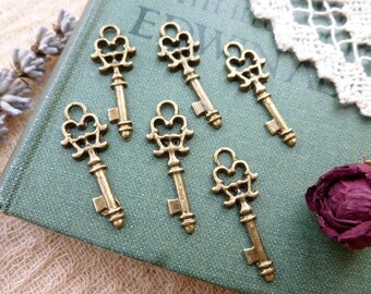 SALE 6 x Key Charms,Steampunk Antique Brass Pendants C87