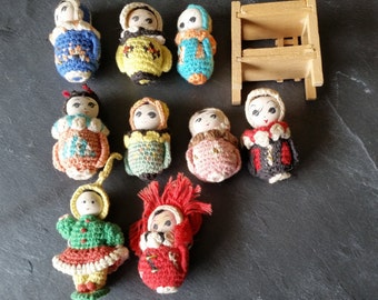 Amigurumi Vintage Dolls - nueve muñecas más dos bebés. Colección de muñecos de Amigurumi japonés Vintage - 9 muñecas además de 2 bebés y literas