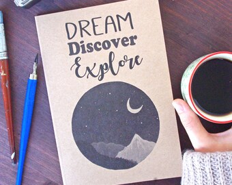 Carnet Dream Discover Explore A5 13 x 21 cm Couverture Kraft Illustrée Montagne Bullet Journal