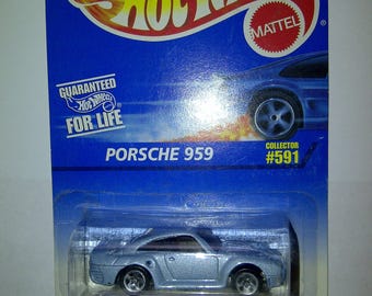 Hot Wheels Porsche 959 new on card