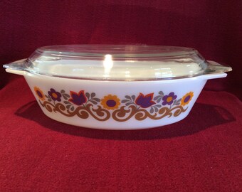 Pyrex JAJ Briarwood Oval Casserole Dish 2.5 pint circa 1972