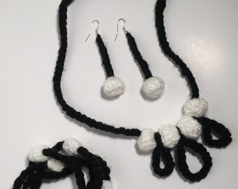 Crocheted Jewellery Set
