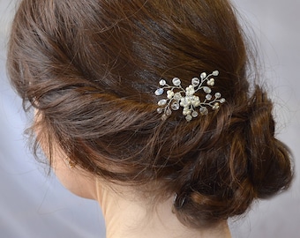 Bridal Minimalist Flower hair pin Wedding Crystal boho hair pins Bridal rustic hair piece Bridesmaid gift Hair jewelry Pearl bobby pins