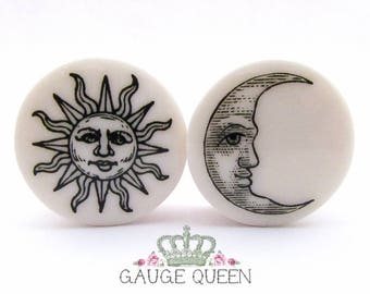 Sun & Moon Plugs / Gauges 4g / 5mm, 2g / 6.5mm, 0g / 8mm, 00g /10mm, 1/2" /12.5mm, 9/16" /14mm, 5/8" /16mm, 3/4" /19mm, 7/8" /22mm, 1" /25mm