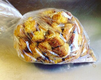 Gourmet, salt-free garlic croutons; big, bakery-style, made with our low sodium bread, unsalted butter, garlic and herbs