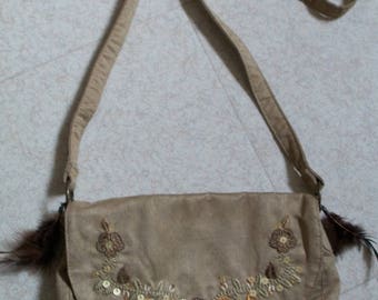 Shoulder bag beige with feathers and floral patterns
