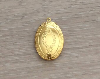 Gold Lockets, Oval Lockets, Large Lockets, Gold Charms, 1 pc
