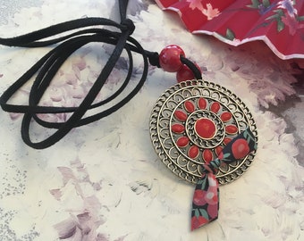 Necklace ethnic red Medallion