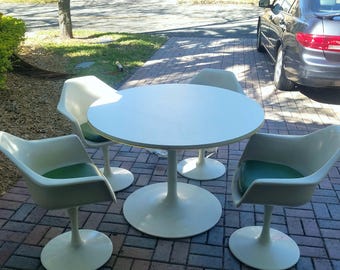 Mid Century Modern White Tulip table w/4 chairs ALL ORIGINAL
