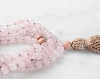 J’adore collier Mala | Mala en perles, collier, collier quartz rose, collier en cristal, cadeau yoga pour elle, collier de pierres précieuses, bijoux d’yoga à pompon