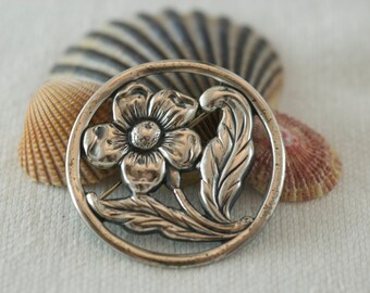 Vintage Sterling Silver Large Flower in Circle Flora Motif Brooch Pin  .....6179
