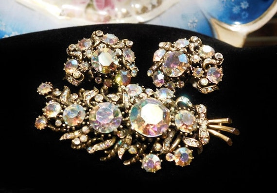 HOLLYCRAFT Rhinestone Brooch and Earrings / Demi Parure