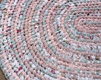 Farmhouse Rag Rug Pastel Colors, 45" x 31" Oval Amish Knot Toothbrush Rag Rug, Cottage Style Rug, Nursery Rug, Pink White and Blue Rag Rug