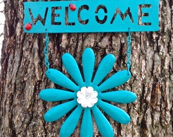 Turquoise Daisy Welcome Sign with a Ladybug / FREE SHIPPING / Metal Yard Art / Front Door Garden Patio Fence Decor / Gift for Mom
