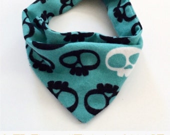Baby Boy Bandana Bib. Soft cotton flannel! Skull print.