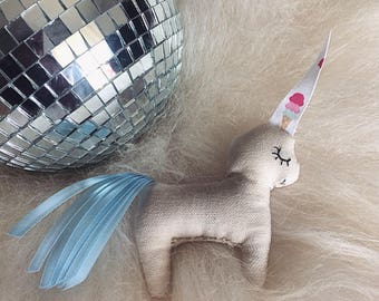 Little Unicorn cat ice cream and blue ribbons