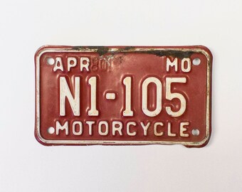 1980 Missouri Motorcycle License Plate - Red And White Vintage Used Bike License Plate (77-BO-LP-0139)