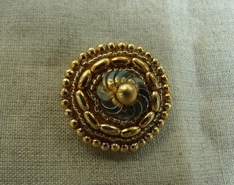 BUTTON/jewelry with Golden beaded tail