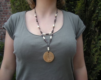 Long necklace with pendant beads and Holly