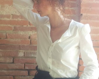 Straight blouse in white cotton. 02617