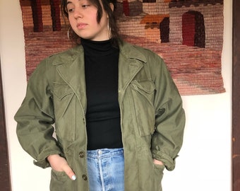 vintage olive green canvas military field jacket WWII M1943 / size L 36R