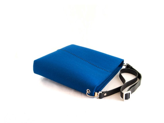 Felt SMALL CROSSBODY BAG with leather strap / crossbody purse / small shoulder bag w/ zipper / blue felt bag / wool felt / made in Italy