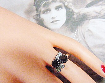 Vintage Silver Ring With Black Rhinestones - Size Adjustable - R-456