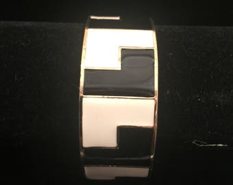 Terrific Enameled Bangle Bracelet In Black and White