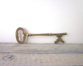 Vintage Skeleton Key Figurine