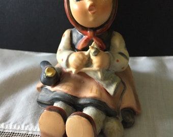 VINTAGE HUMMEL #69 GOEBEL Sitting Girl W/ Blackbird Singing Knitting